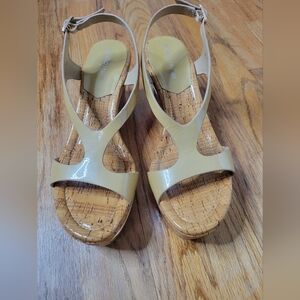 Donald J Pliner Delon 2 Gold Strapy Cork Wedge Sandla Size 8N Shoes Heels